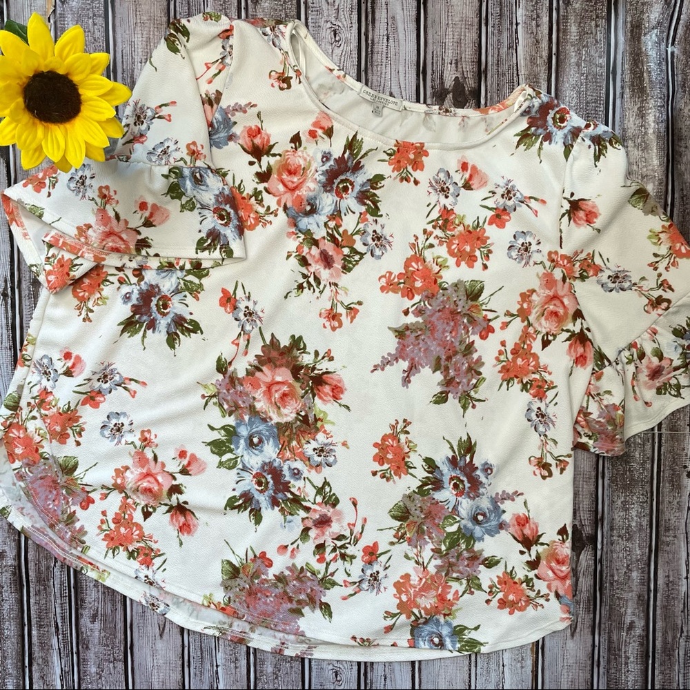 Green Envelope white floral top size 3X